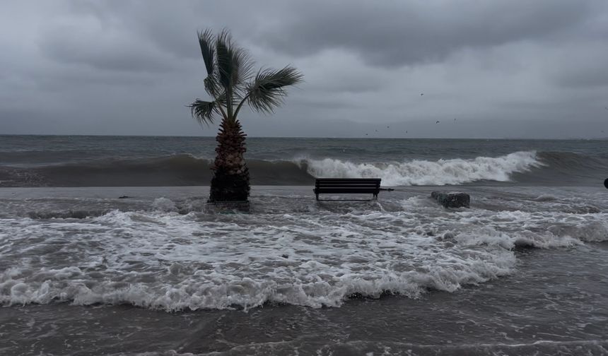 Bursa’da Deniz Taştı, Sokaklar Göle Döndü
