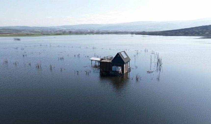 Bursa’da Uluabat Gölü taşkını: Bungolovlar ve hobi evleri gölün ortasında kaldı