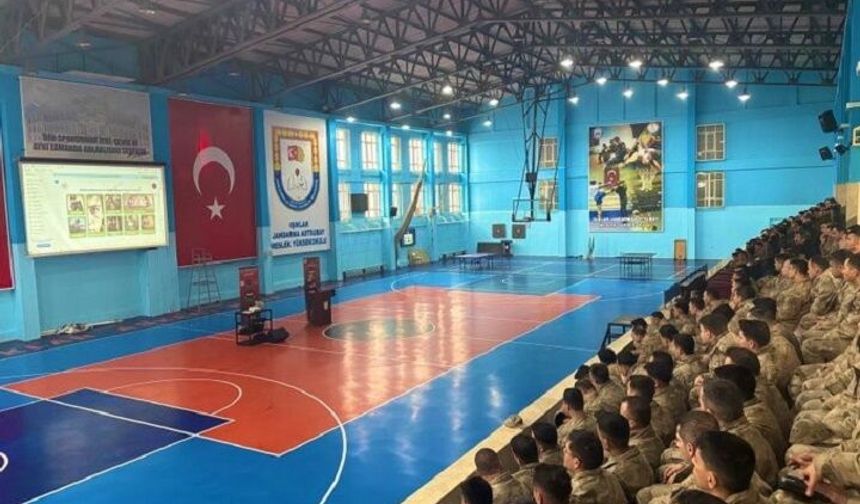 Jandarma’dan gençlere narkotik bilgilendirmesi