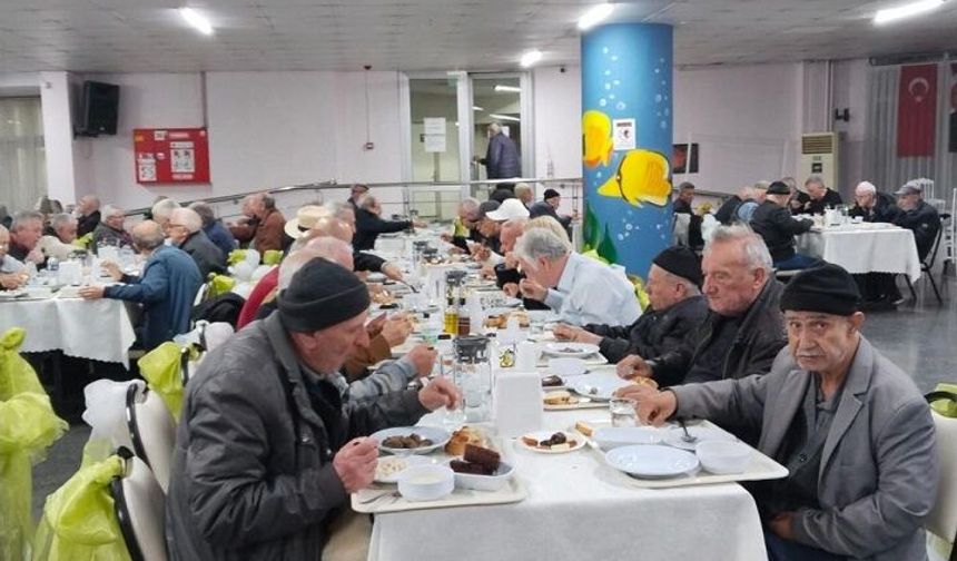 Burtom Sağlık Grubu’ndan huzurevi sakinlerine ramazan dayanışması