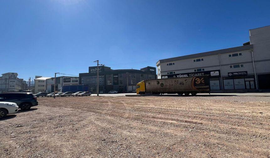 Sanayi bölgesinde otopark alanları artıyor