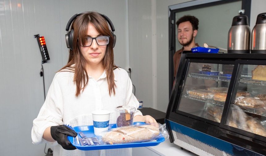 Otizmin zorluklarını yaşayarak öğrendiler