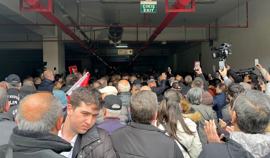 Bursa Büyükşehir Belediye Meclisi'ndeki seçim öncesi gerginlik yaşandı