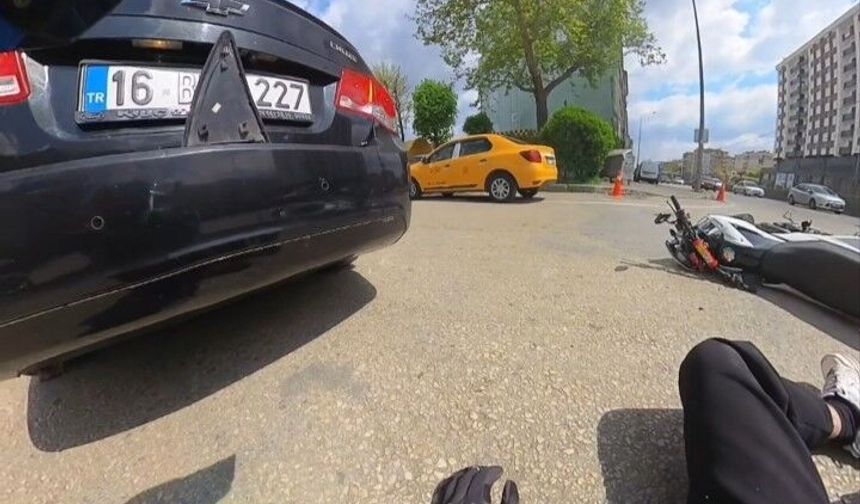 Motosiklet ile Otomobil Çarpıştı! Korku Dolu Anlar Kask Kamerasında