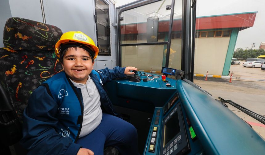 Bursalı Ali’nin Vatmanlık Hayali 23 Nisan’da Gerçek Oldu