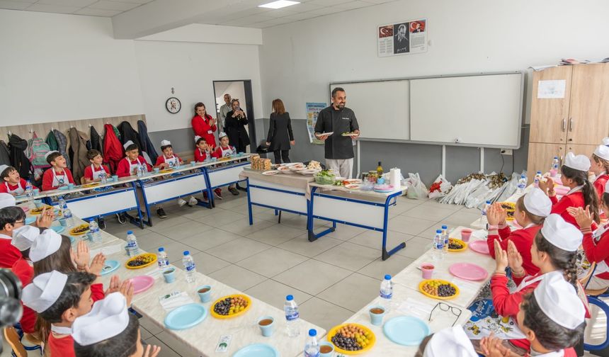 Zeytin kültürü minik şeflerle geleceğe taşınıyor