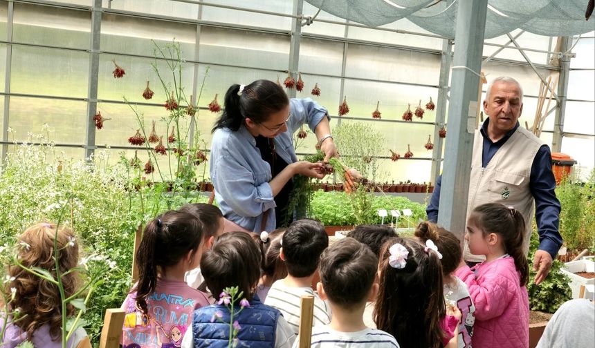 Çocuklar toprak sevgisini Osmangazi’de öğrendi