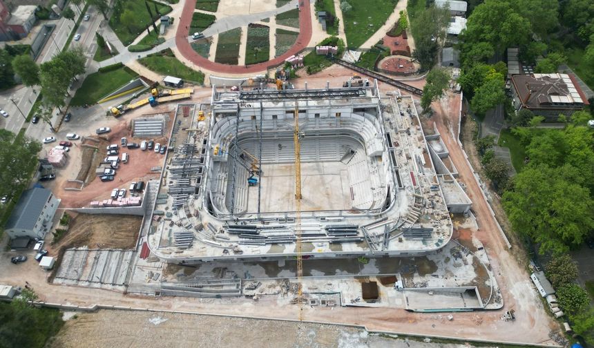 Atatürk Spor Salonu hızla yükseliyor