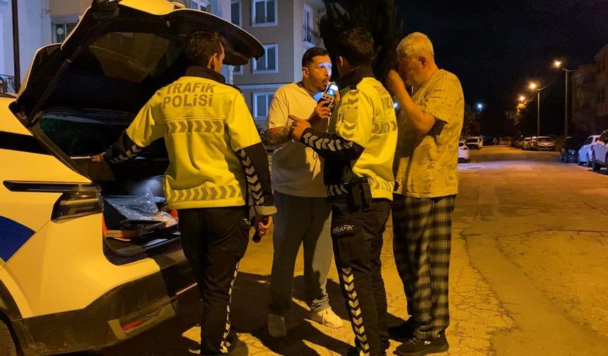 Bursa'da  alkolmetreyi üflemeyen sürücüye böyle ders verdi!