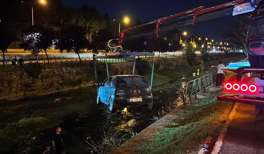 Bursa'da makas faciası: Dereye uçtular
