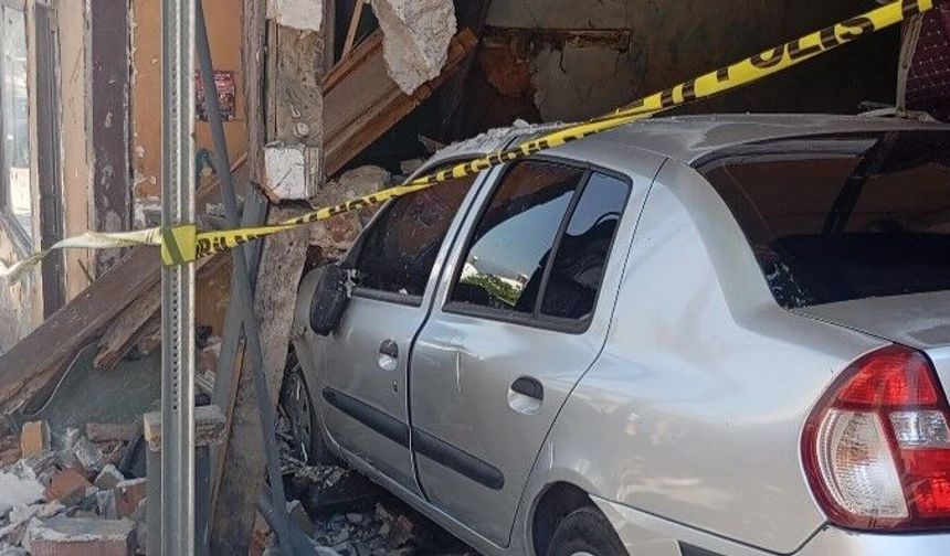 Bursa'da park halindeki araç kendi kendine hareket etti