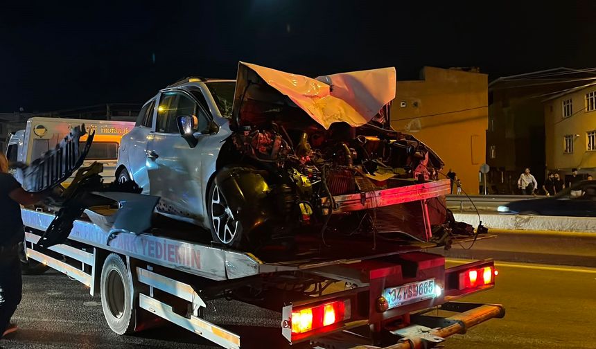 Bursa'da korkutan kaza: Otomobil hurdaya döndü