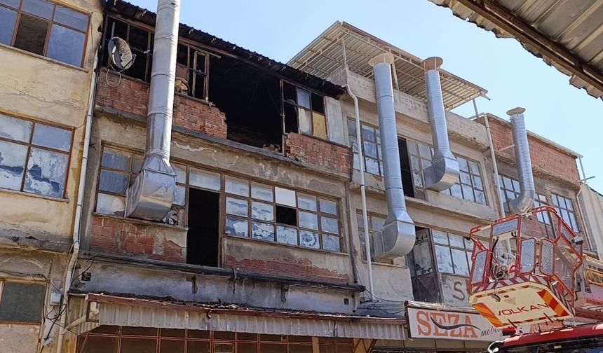 Bursa'da 3 katlı imalathanede yangın çıktı
