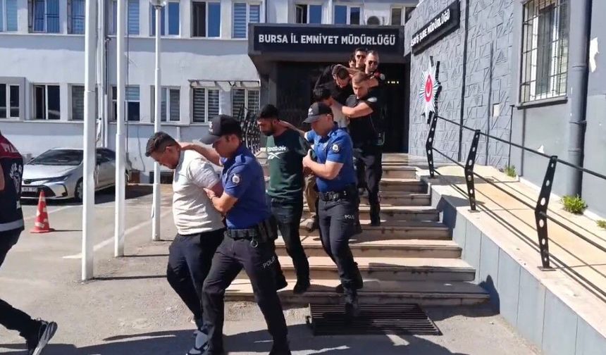 Bursa'da 100 milyon lira dolandırdıkları çifte tatlı ikram ettiler