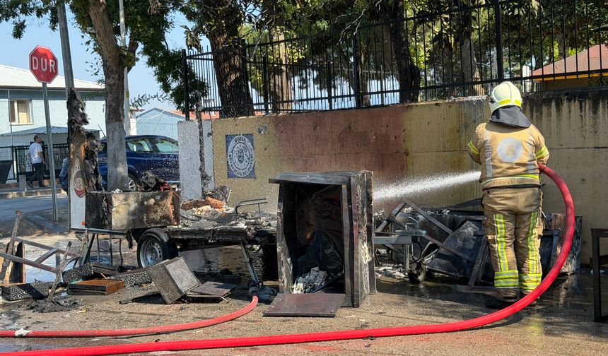 Bursa'da seyyar köfteci küle döndü