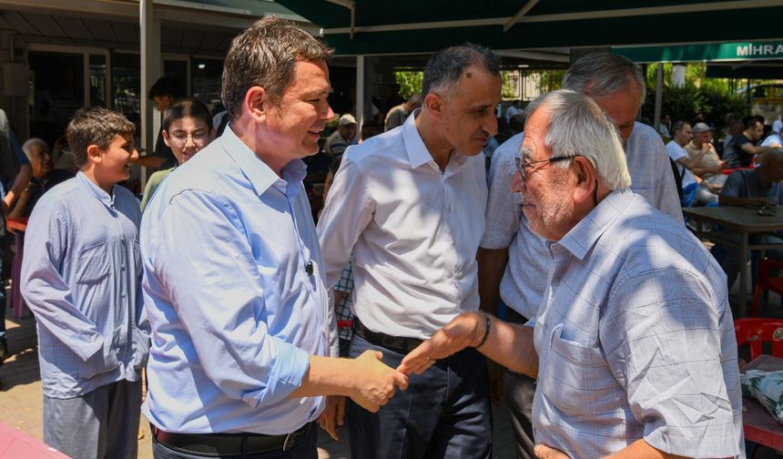 Başkan Aydın vatandaşlarla sahada omuz omuza