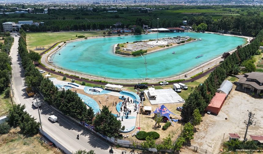 Bursa'da kaykay tutkunları büyük finalde buluştu