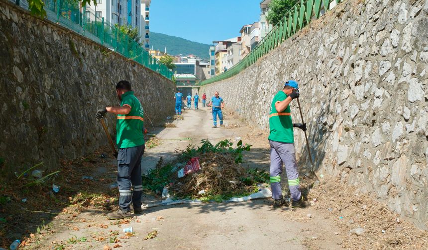Bursa'da Selçukbey Kanalı dip köşe temizlendi