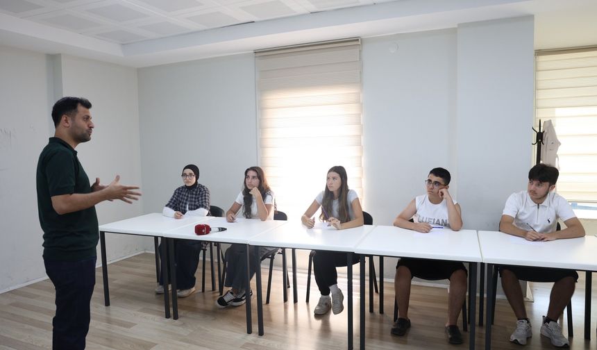 Osmangazi’den gençlerin geleceğine ücretsiz eğitim desteği