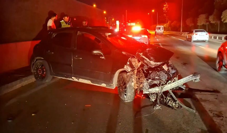 Bursa'da kontrolden çıkan araç ortalığı birbirine kattı