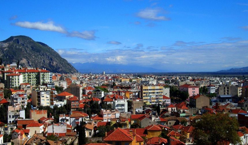 Buharkent İlçesinde Asırlık Tariflerin Yaşatıldığı Yöresel Mutfak Kültürü İlgi Görüyor