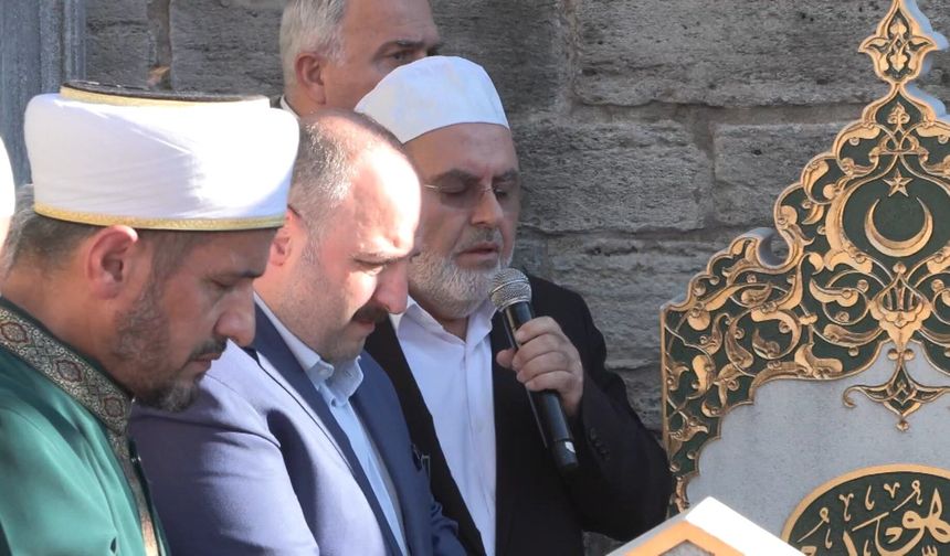 15 TEMMUZ ŞEHİDİ İLHAN VARANK DUALARLA ANILDI