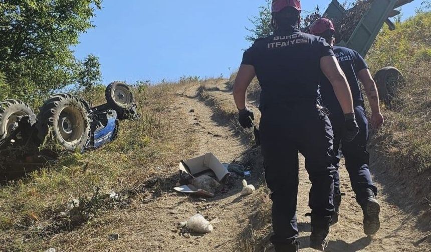 Devrilen traktörün altında kalan sürücü hayatını kaybetti
