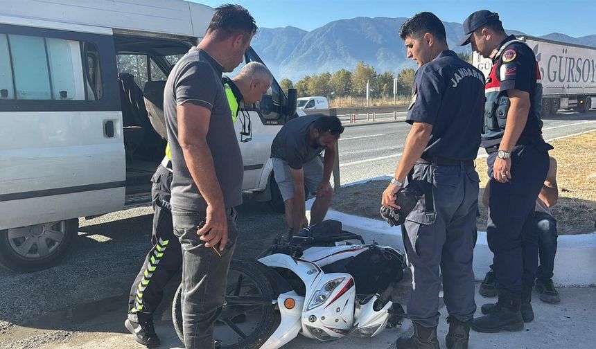 Bursa'da motosikletteki 2 kişi ölümden böyle döndü