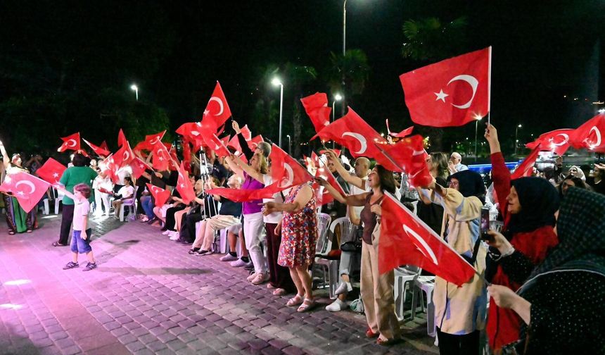 Bursa'da ay yıldızlı bayraklarla Zafer Bayramı coşkusu yaşanacak