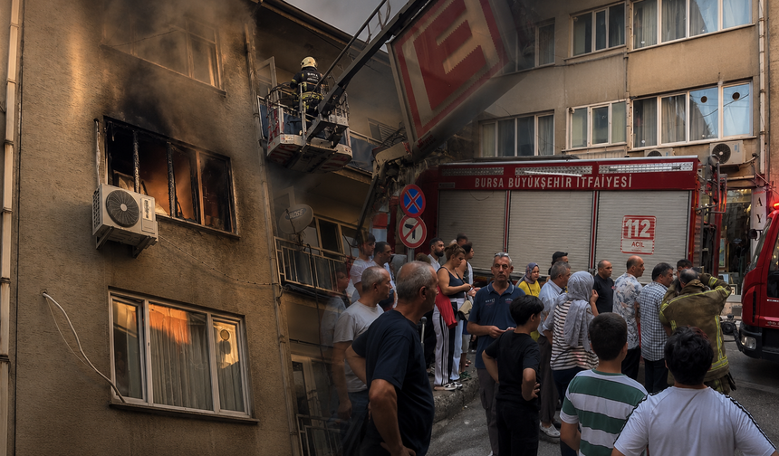 Bursa’da korkutan yangın...Mahalleli sokağa döküldü