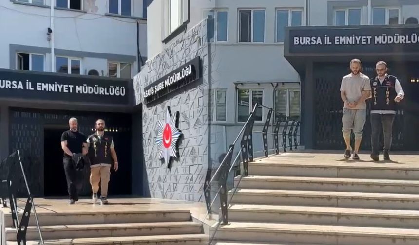 Çatıdan çatıya kaçmaya çalışırken yakalandı
