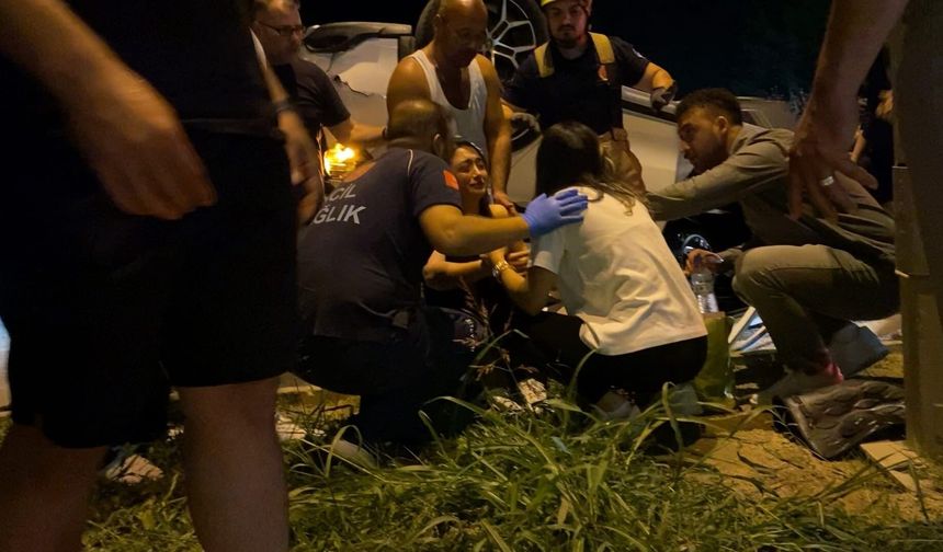 Bursa'da kamyonetle çarpışan otomobil takla attı: 2 yaralı