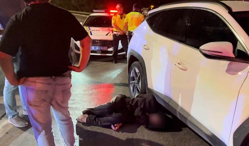 Gazetecilere tüküren, polise saldıran şarkıcıya 250 bin TL ceza