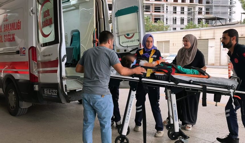 Bursa'da balkondan düşen 4 yaşındaki çocuk yaralandı