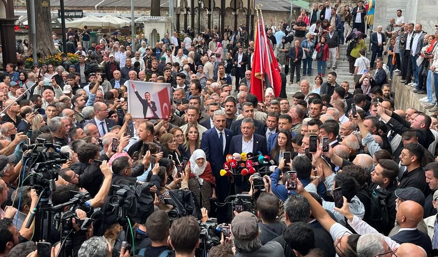 YENİ Parti'nin ismi değişecek mi? Genel Başkan Özgür Özel açıkladı