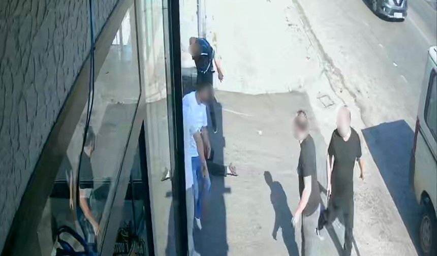 Bursa’da dehşet anları kamerada: Eşiyle yürürken silahla vurup sopalarla saldırdılar