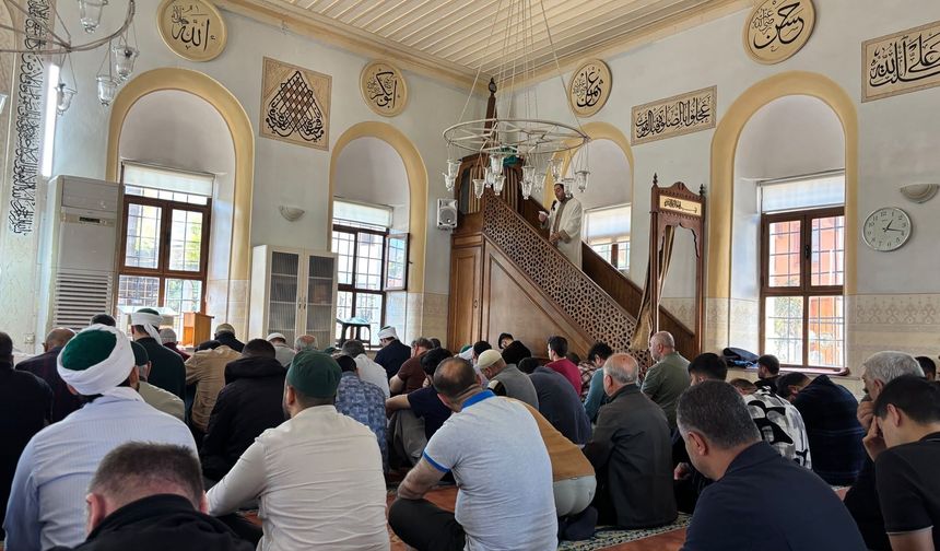 Cuma Hutbesi'nde sosyal medya uyarısı