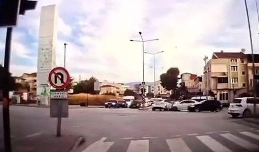 Hatalı dönüş yapan otomobil kazaya neden oldu