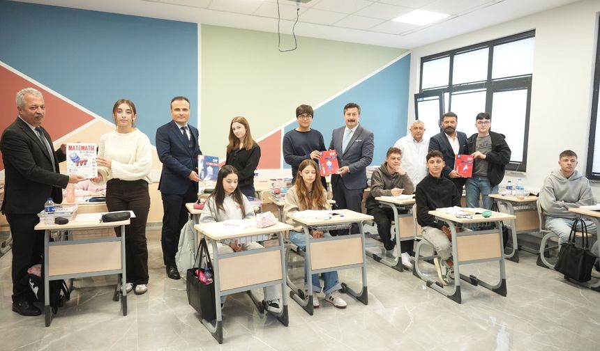 Yenişehir'de üniversite adaylarına 3 bin kitap desteği