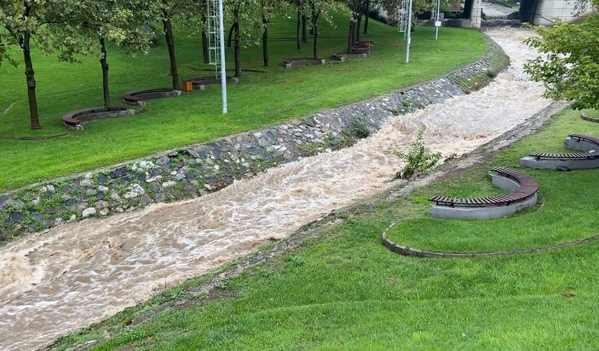 Bursa'da sağanak sonrası Kaplıkaya Deresi'nin debisi yükseldi