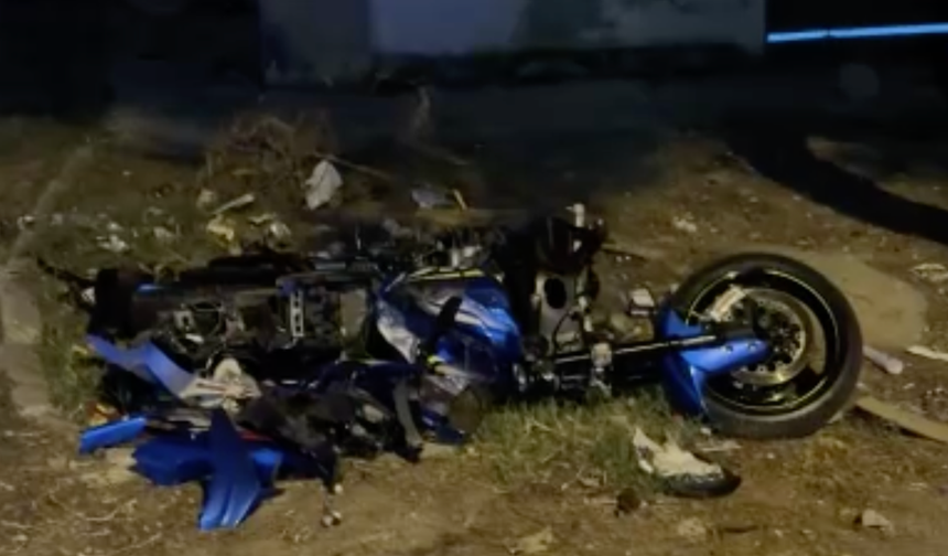 Yolun bittiğini farketmeyince motosikleti ile boş alana uçtu