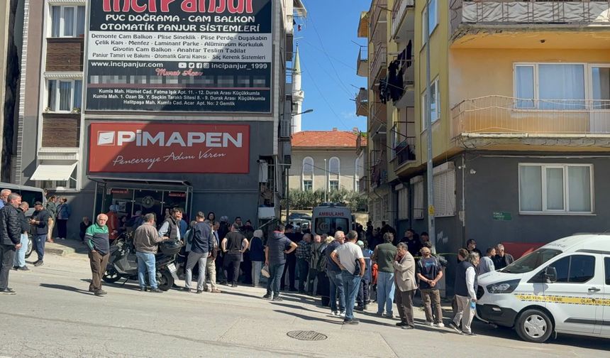 Evlerinde ölü bulunan çiftin cinayete kurban gittiği üzerinde duruluyor