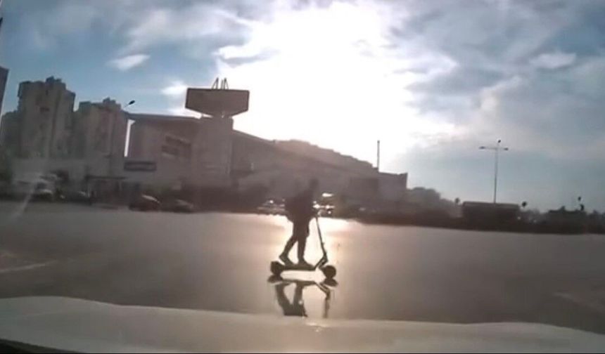 Bursa’da ışık ihlali yapan scooter sürücüsü kazadan kıl payı kurtuldu