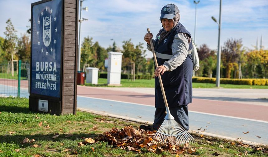 Büyükşehir’den park ve bahçelere düzenli bakım