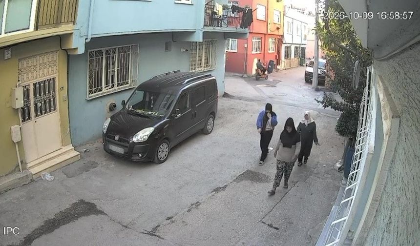 Kapısını film ile açtığı evden ziynet çalan kadın hırsız yakalandı