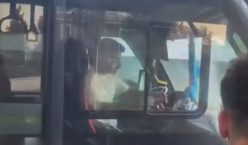 Bursa'da şoförler arasında yol tartışması kamerada