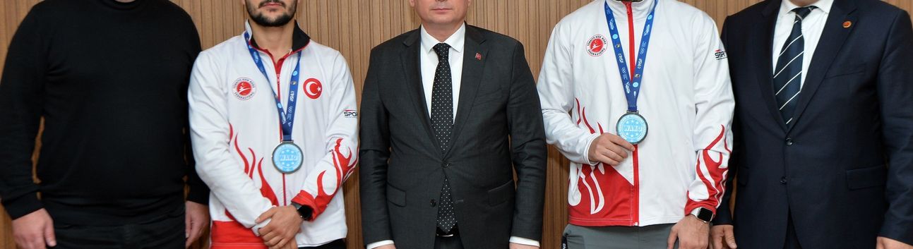 Başkan Aydın tarihi başarı yakalayan kardeşleri ağırladı